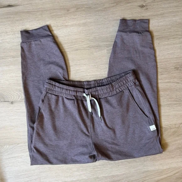 Vuori performance joggers - Picture 1 of 3